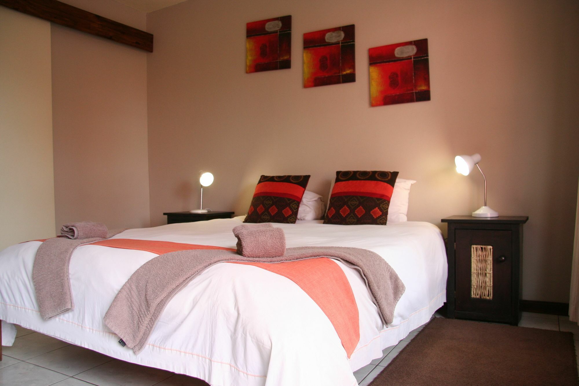 סווקופמונד Dunedin Star Guesthouse מראה חיצוני תמונה