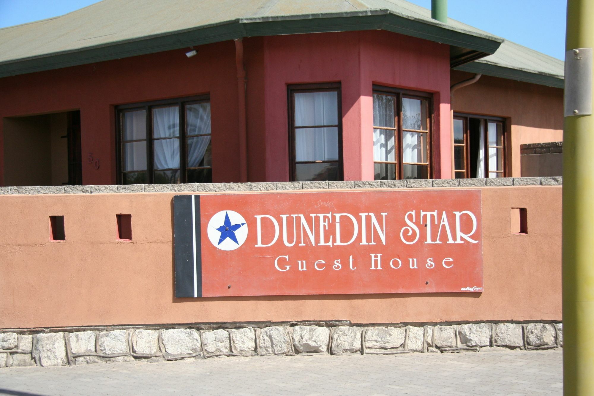 סווקופמונד Dunedin Star Guesthouse מראה חיצוני תמונה